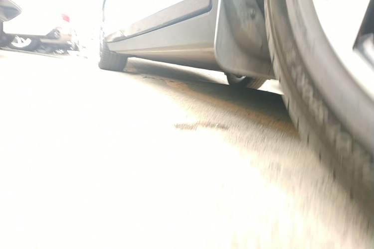 Used XPeng P7+ 2024 Long-Range Max Right Side Sill