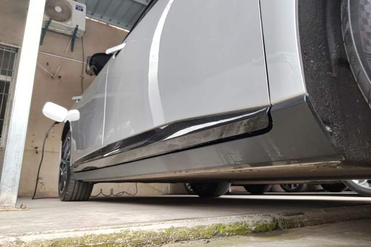 Used XPeng P7+ 2024 Long-Range Max Right Side Sill
