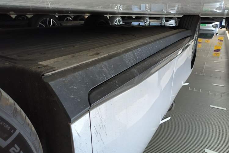 Used XPeng P7+ 2024 Long-Range Max Right Side Sill