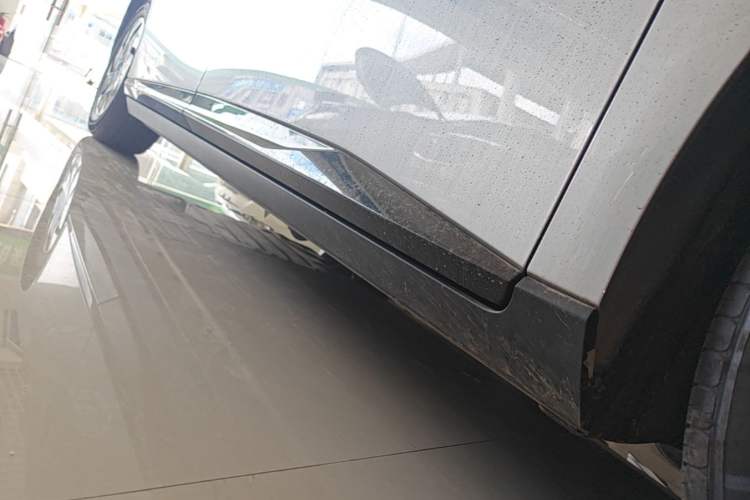 Used XPeng P7+ 2024 Ultra-Long Range Max Right Side Sill