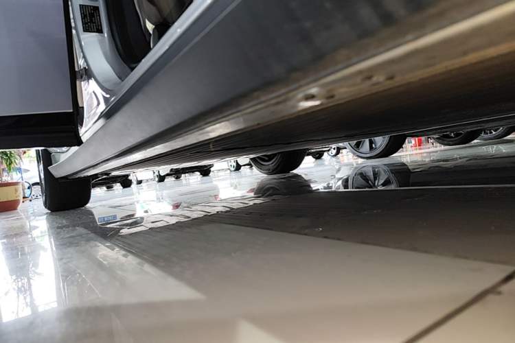 Used XPeng P7+ 2024 Long-Range Max Right Side Sill