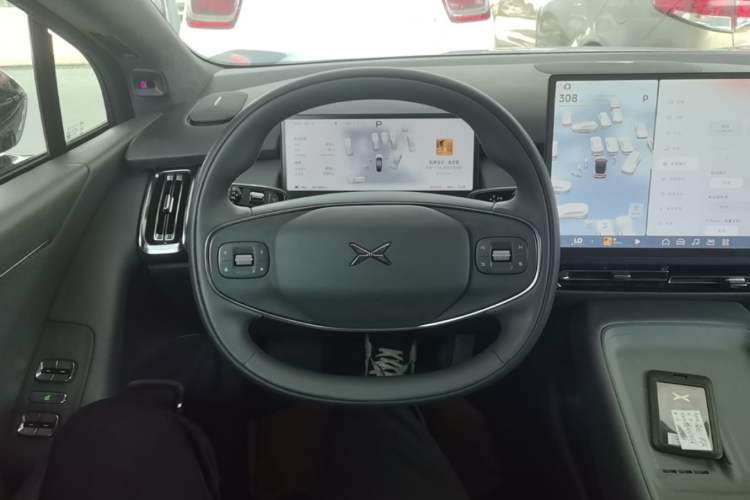 Used XPeng P7+ 2024 Long-Range Max Steering Wheel