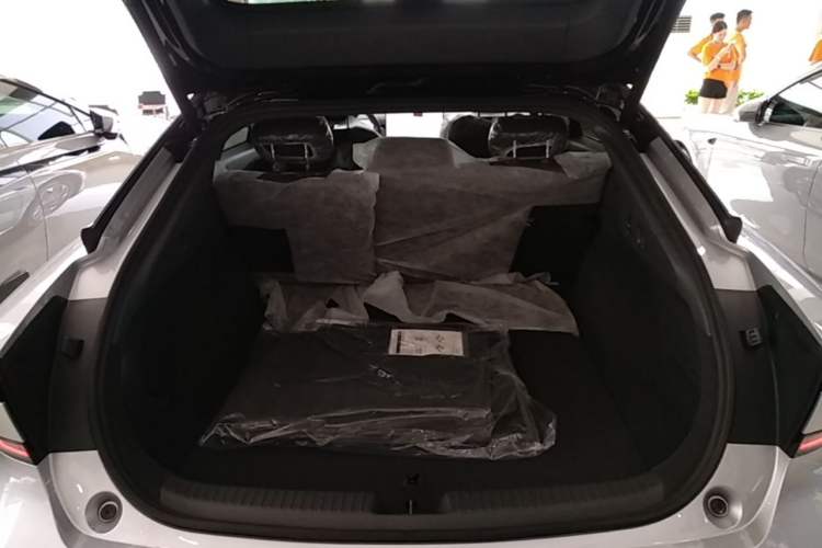 Used XPeng P7+ 2024 Ultra-Long Range Max Trunk