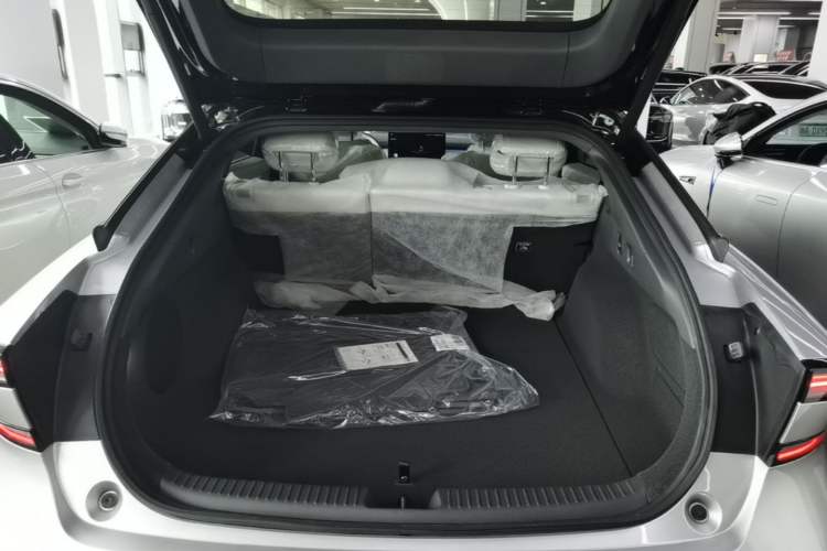 Used XPeng P7+ 2024 Long-Range Max Trunk
