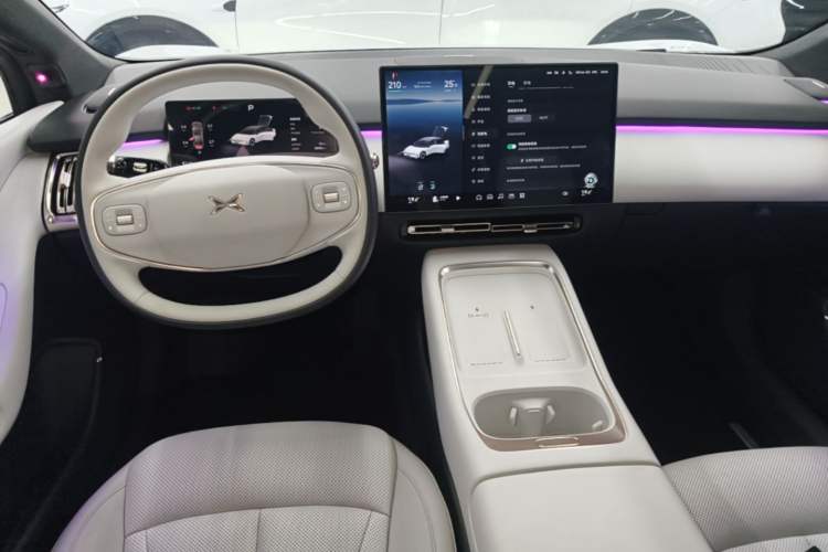 Used XPeng P7+ 2024 Ultra-Long Range Max Center Console