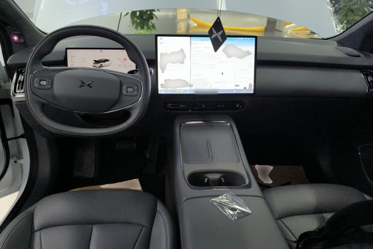 Used XPeng P7+ 2024 Long-Range Max Center Console
