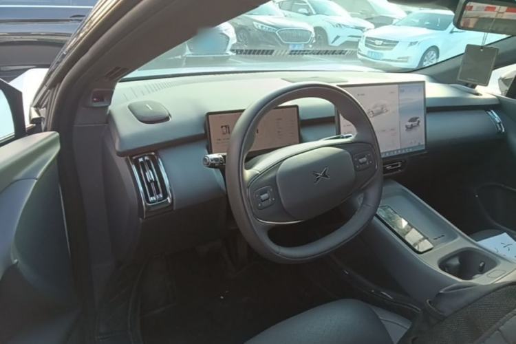 Used XPeng P7+ 2024 Long-Range Max Center Console