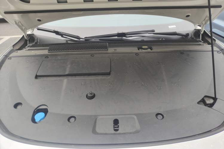 Used XPeng P7+ 2024 Ultra-Long Range Max Engine Bay