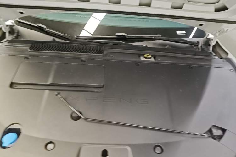 Used XPeng P7+ 2024 Ultra-Long Range Max Engine Bay