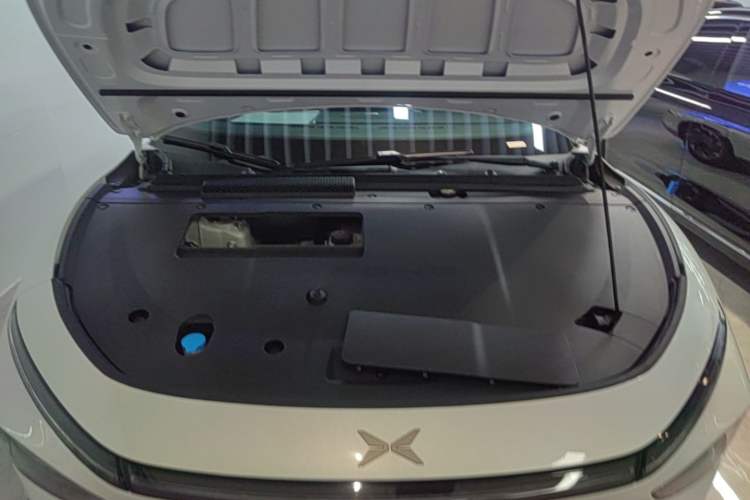 Used XPeng P7+ 2024 Ultra-Long Range Max Engine Bay