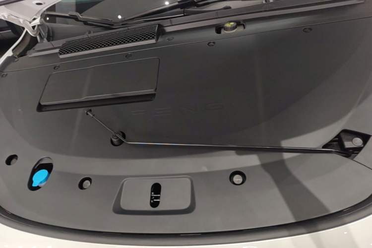 Used XPeng P7+ 2024 Ultra-Long Range Max Engine Bay