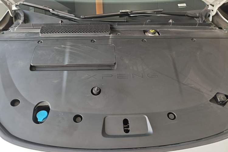Used XPeng P7+ 2024 Ultra-Long Range Max Engine Bay
