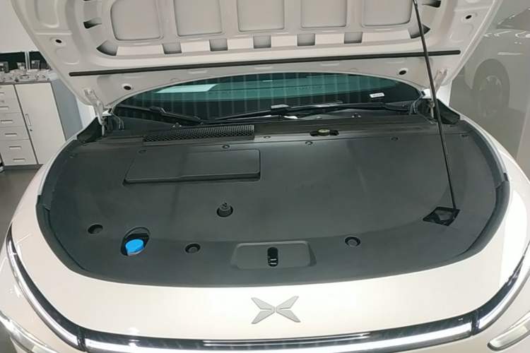Used XPeng P7+ 2024 Long-Range Max Engine Bay