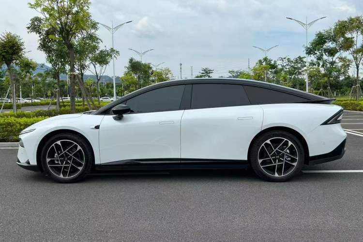 Used XPeng P7+ 2024 Ultra-Long Range Max Exterior 3