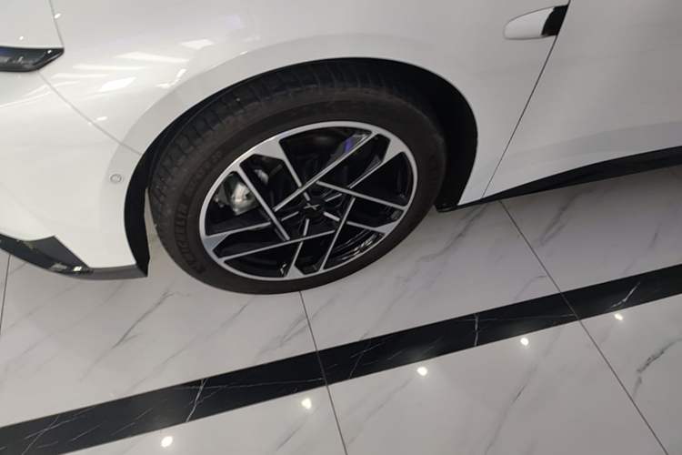 Used XPeng P7+ 2024 Long-Range Max Exterior 4