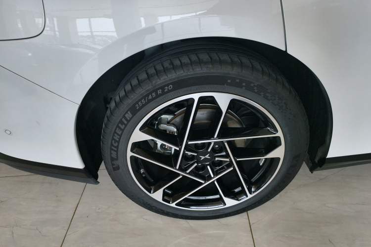Used XPeng P7+ 2024 Long-Range Max Exterior 8