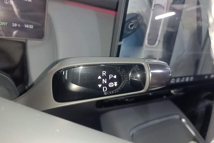 Used XPeng P7+ 2024 Ultra-Long Range Max Gear Lever