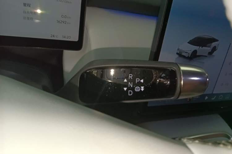 Used XPeng P7+ 2024 Long-Range Max Gear Lever