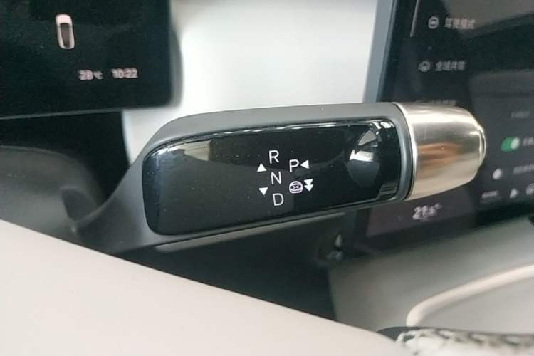 Used XPeng P7+ 2024 Long-Range Max Gear Lever