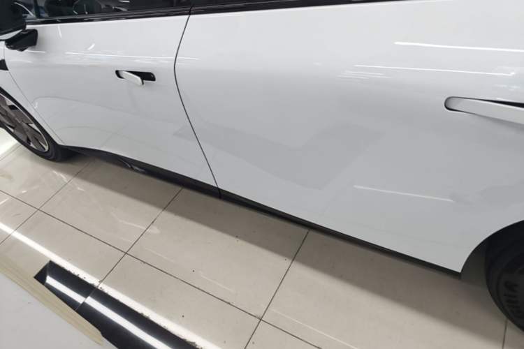Used XPeng P7+ 2024 Ultra-Long Range Max Left Side Sill