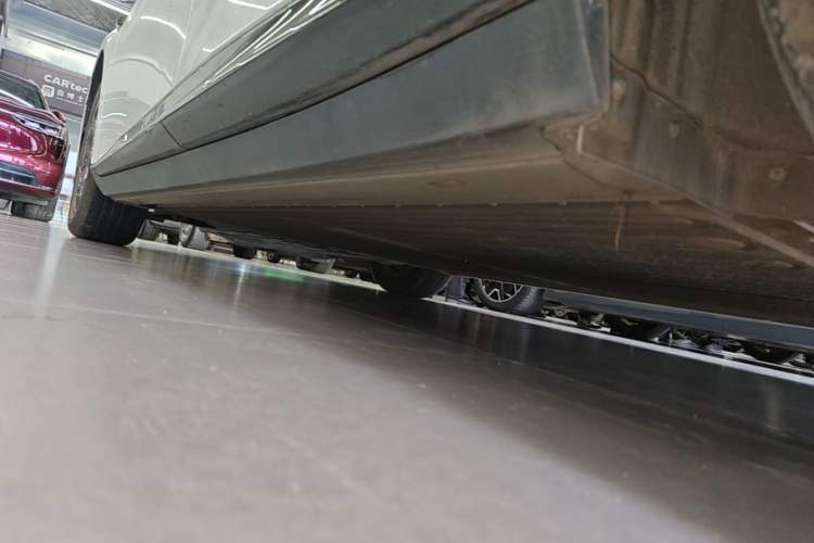 Used XPeng P7+ 2024 Long-Range Max Left Side Sill