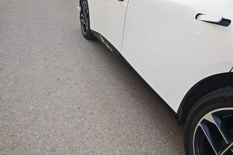 Used XPeng P7+ 2024 Ultra-Long Range Max Left Side Sill