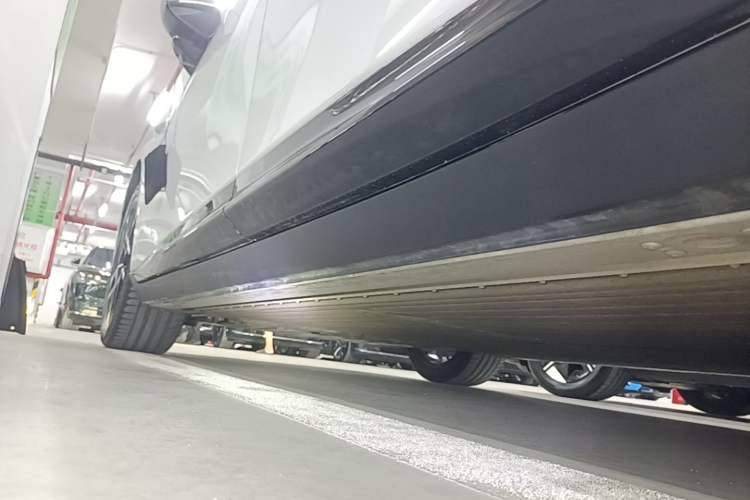 Used XPeng P7+ 2024 Ultra-Long Range Max Left Side Sill