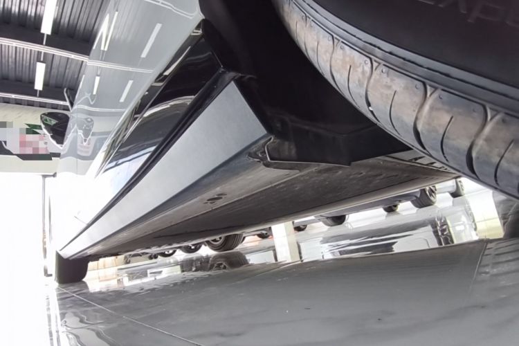 Used XPeng P7+ 2024 Long-Range Max Left Side Sill