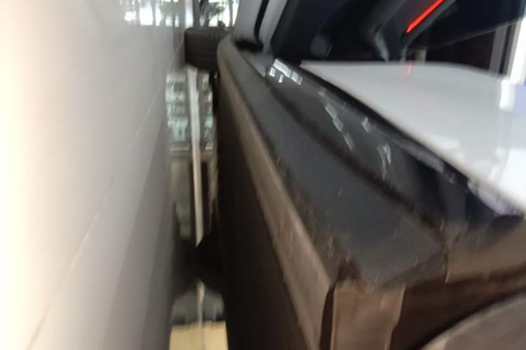 Used XPeng P7+ 2024 Long-Range Max Left Side Sill