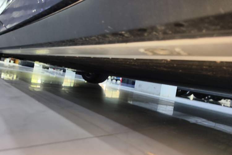 Used XPeng P7+ 2024 Long-Range Max Left Side Sill