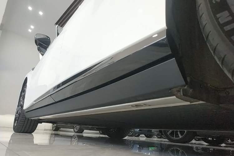 Used XPeng P7+ 2024 Long-Range Max Left Side Sill
