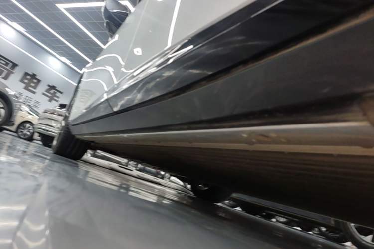 Used XPeng P7+ 2024 Long-Range Max Left Side Sill