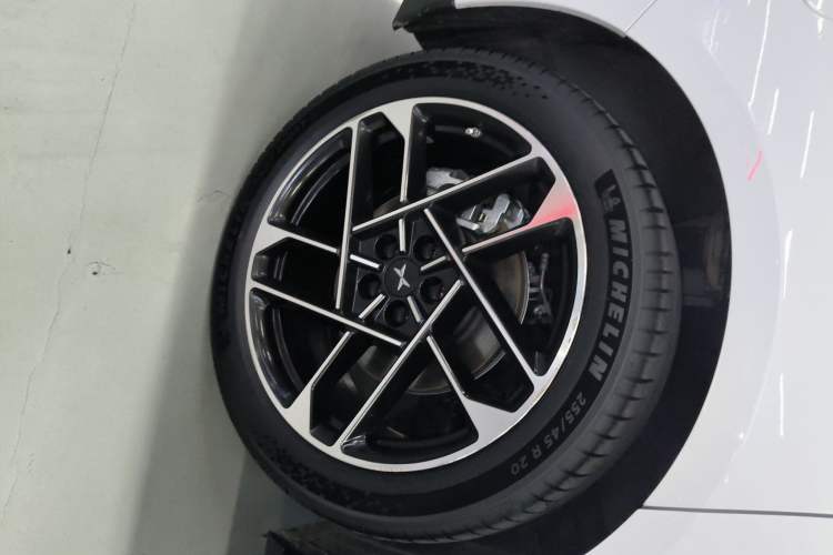 Used XPeng P7+ 2024 Long-Range Max Right Rear Wheel Hub