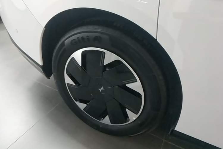 Used XPeng P7+ 2024 Long-Range Max Right Rear Wheel Hub