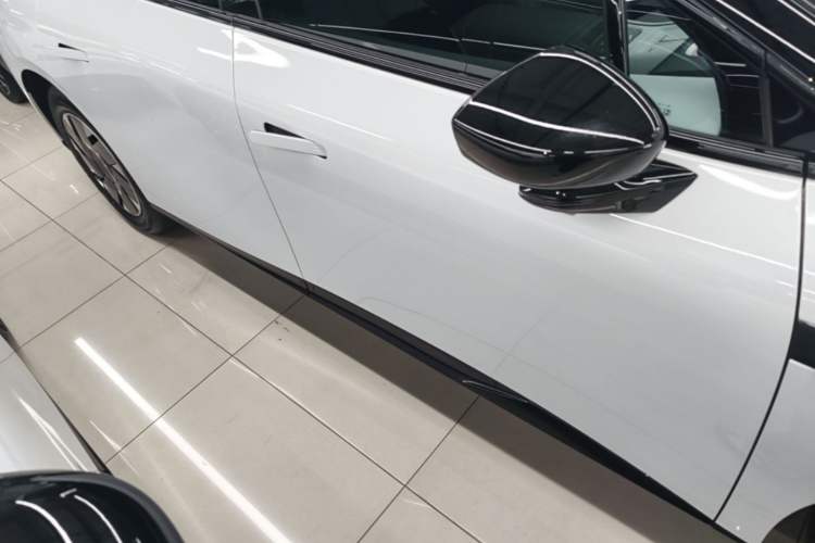 Used XPeng P7+ 2024 Ultra-Long Range Max Right Side Sill