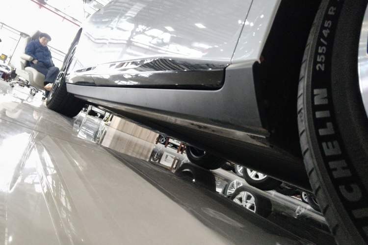 Used XPeng P7+ 2024 Long-Range Max Right Side Sill