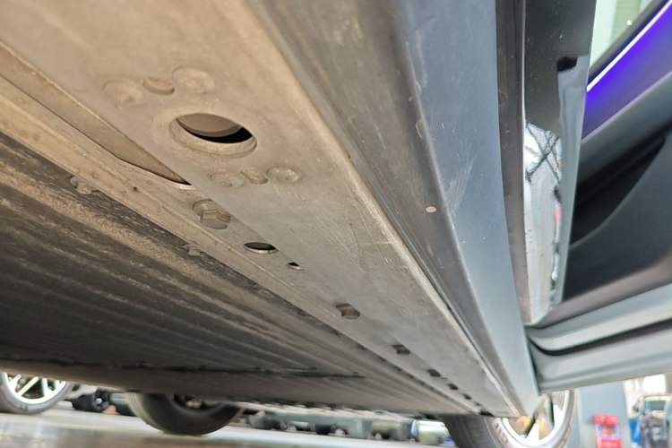 Used XPeng P7+ 2024 Ultra-Long Range Max Right Side Sill