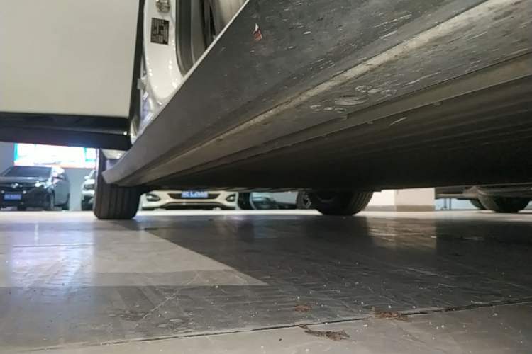 Used XPeng P7+ 2024 Ultra-Long Range Max Right Side Sill