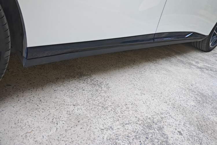 Used XPeng P7+ 2024 Long-Range Max Right Side Sill