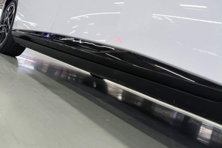 Used XPeng P7+ 2024 Long-Range Max Right Side Sill
