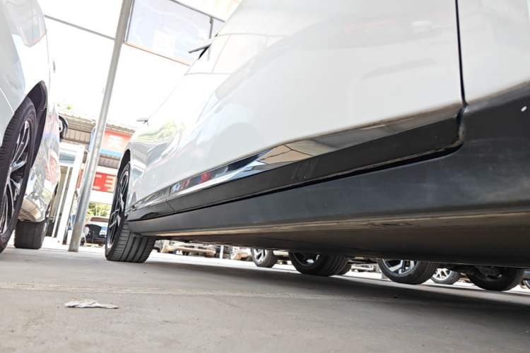 Used XPeng P7+ 2024 Long-Range Max Right Side Sill