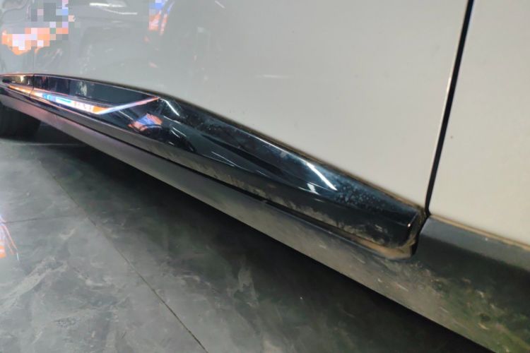 Used XPeng P7+ 2024 Long-Range Max Right Side Sill
