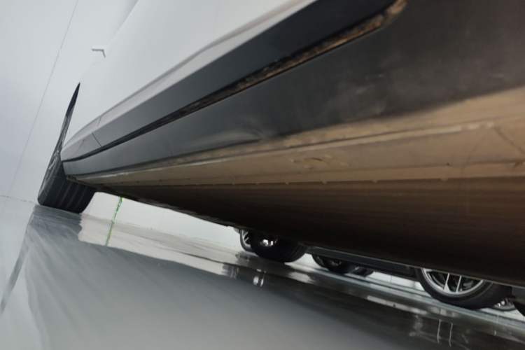 Used XPeng P7+ 2024 Long-Range Max Right Side Sill