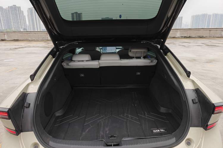 Used XPeng P7+ 2024 Ultra-Long Range Max Exterior 12