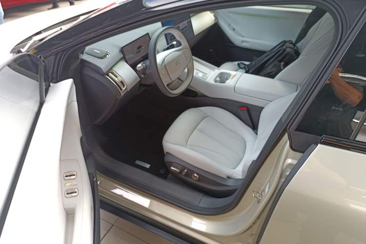 Used XPeng P7+ 2024 Long-Range Max Interior 3