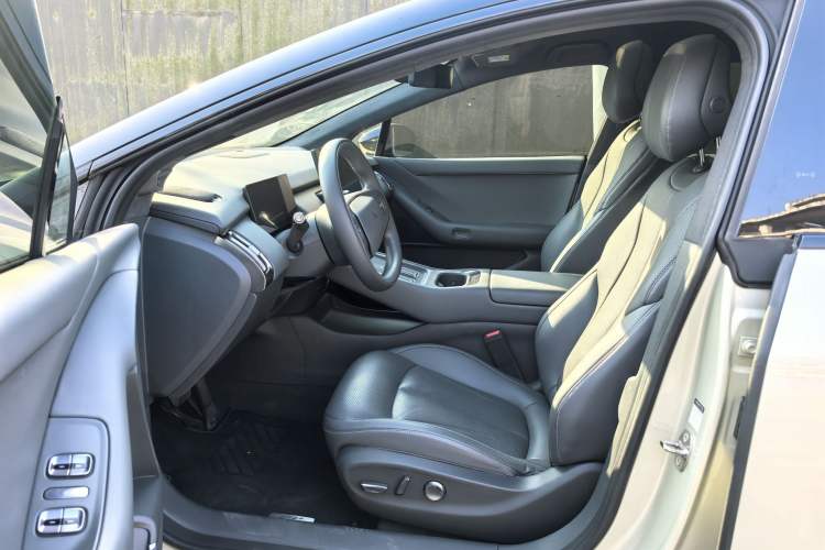 Used XPeng P7+ 2024 Long-Range Max Left Front Seat