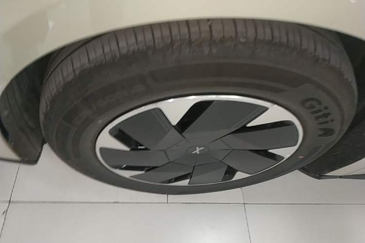 Used XPeng P7+ 2024 Ultra-Long Range Max Left Front Wheel Hub