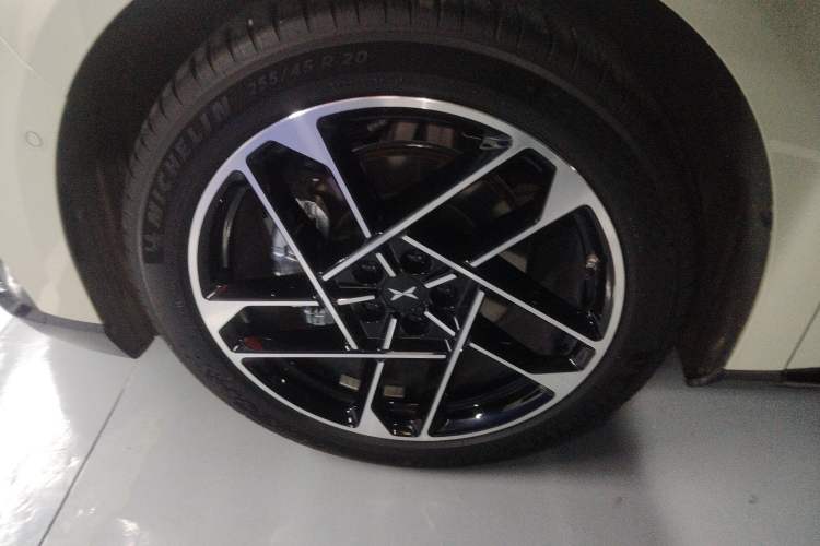 Used XPeng P7+ 2024 Ultra-Long Range Max Left Front Wheel Hub