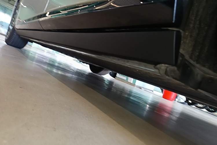 Used XPeng P7+ 2024 Long-Range Max Left Side Sill