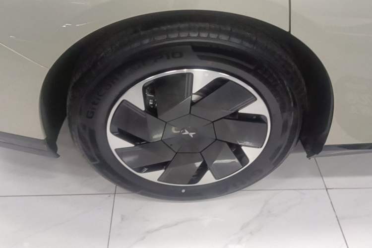 Used XPeng P7+ 2024 Long-Range Max Right Rear Wheel Hub